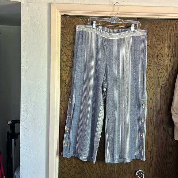 J. Jill Pants - J Jill XL Linen blend Striped Wide Leg Crop Pants with side button detail